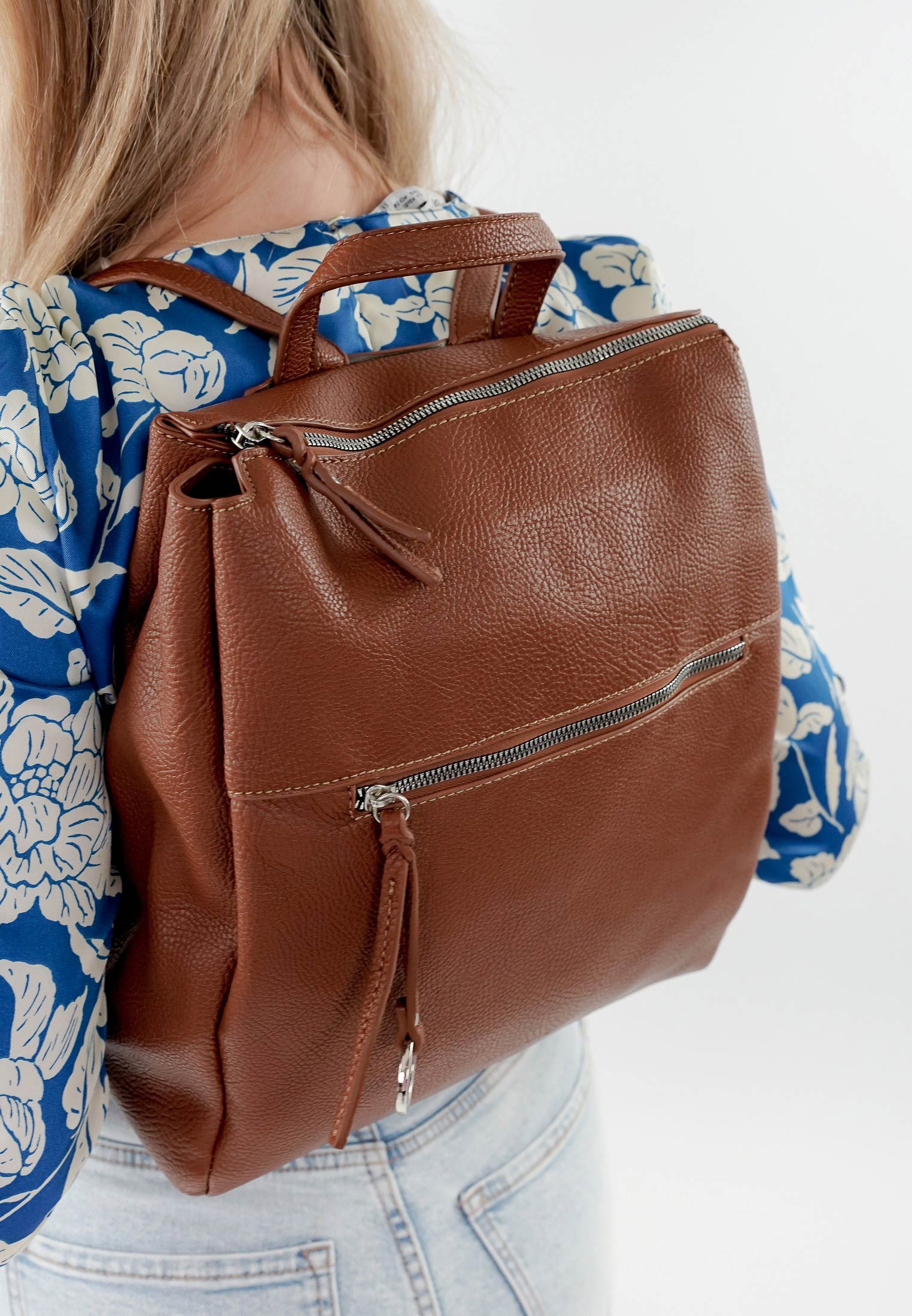14141700_04 SURI FREY Rucksack SFY Debby mittel Braun 14141700 cognac 700
