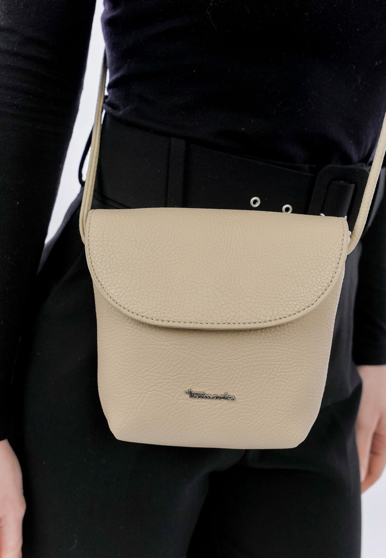 30818921_04 Tamaris Umhängetasche TAS Alessia klein Grau 30818921 greytaupe 921