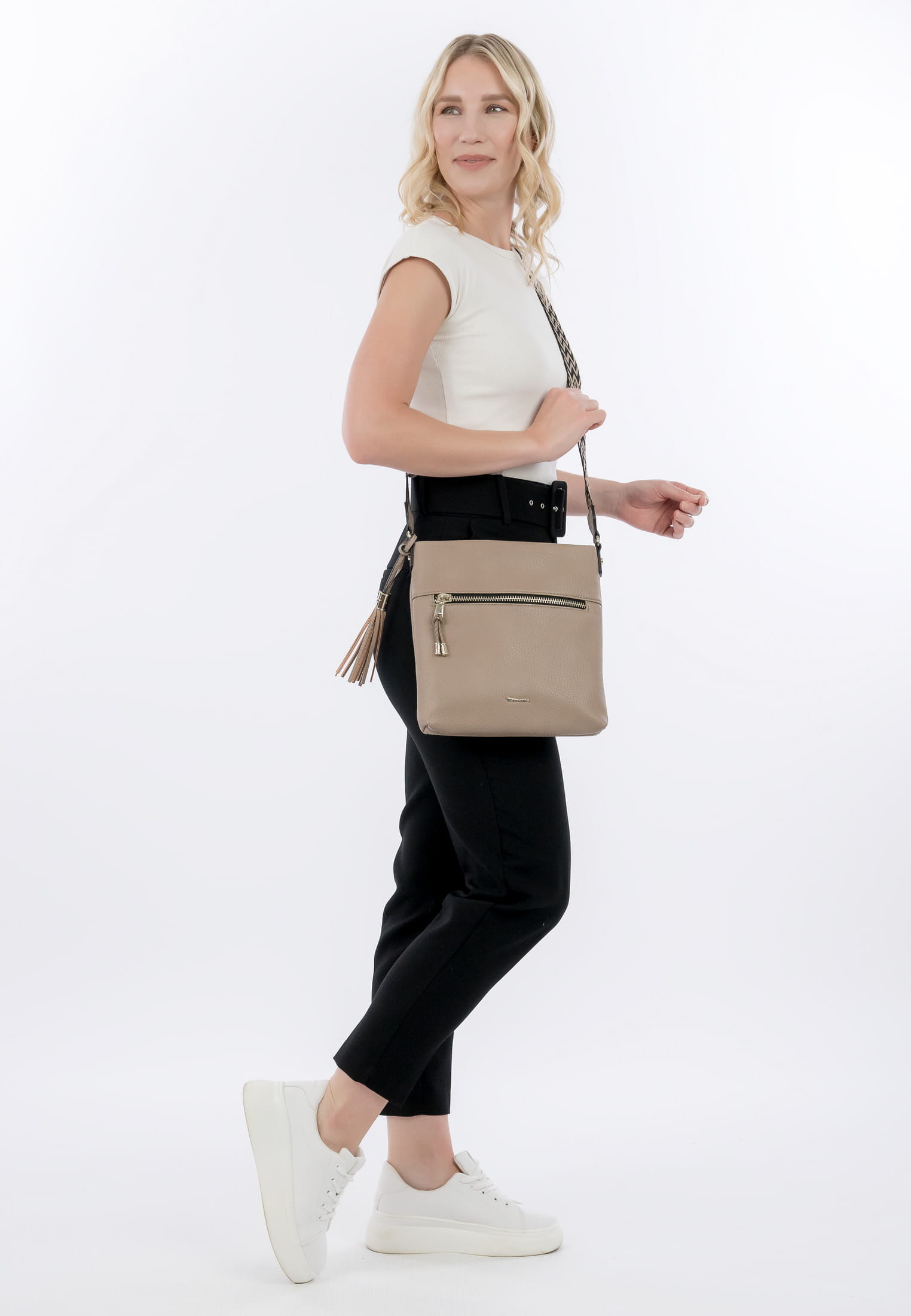 33181900_02 Tamaris Umhängetasche TAS Carissa Braun 33181900 taupe 900