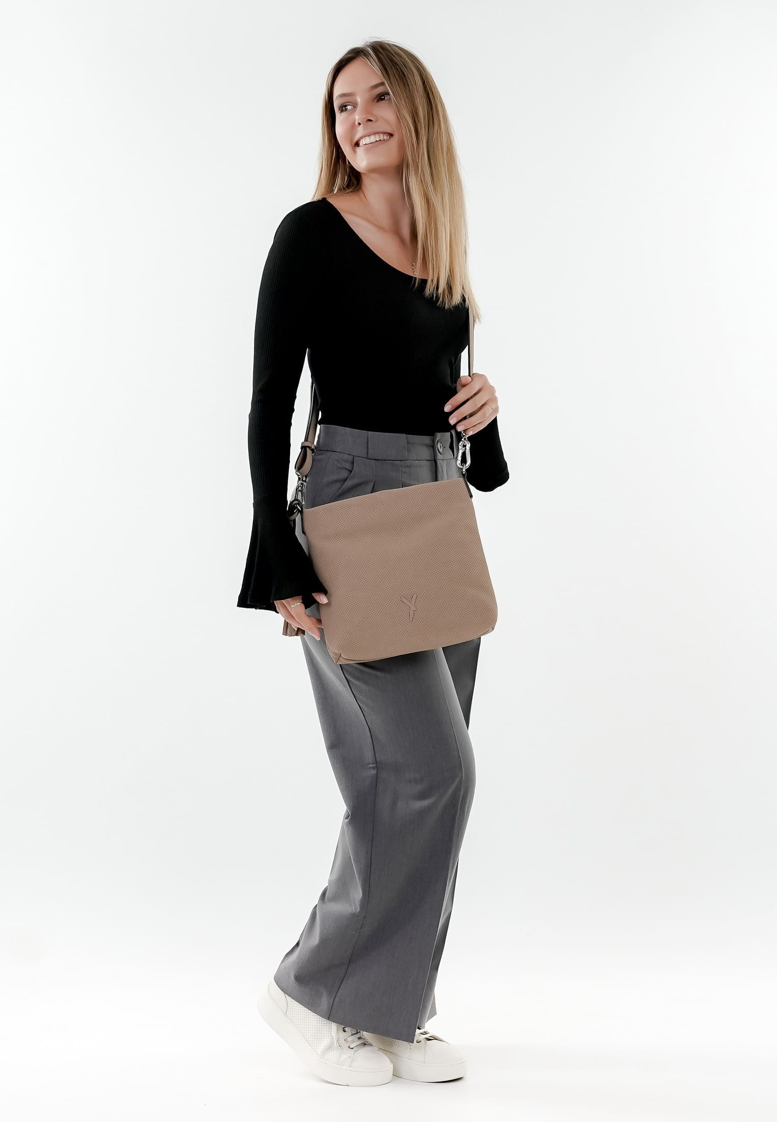 12402420_02 SURI FREY Umhängetasche SFY Romy Beige 12402420 sand 420