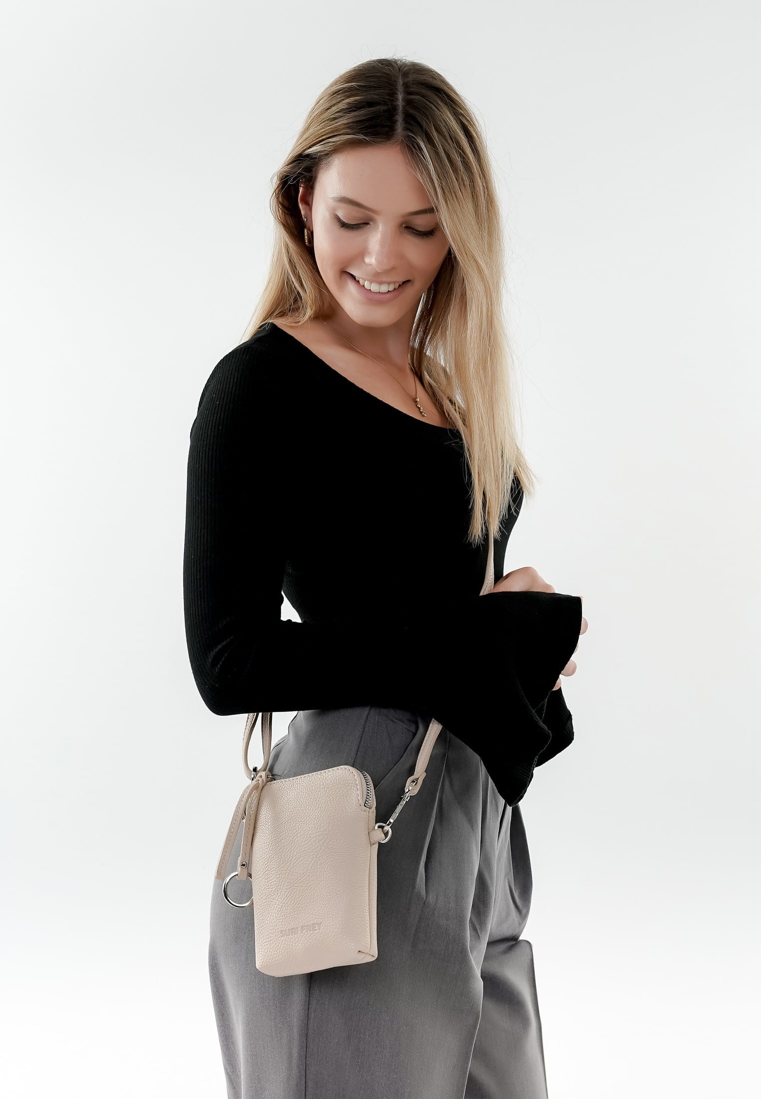 13607420_03 SURI FREY Handyetui SFY Debby Beige 13607420 sand 420