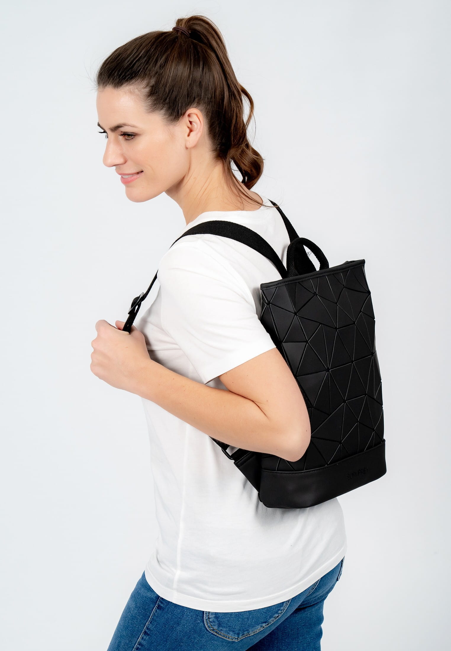 18040100_04 SURI FREY Rucksack SURI Sports Jessy-Lu mittel Schwarz 18040100 black 100