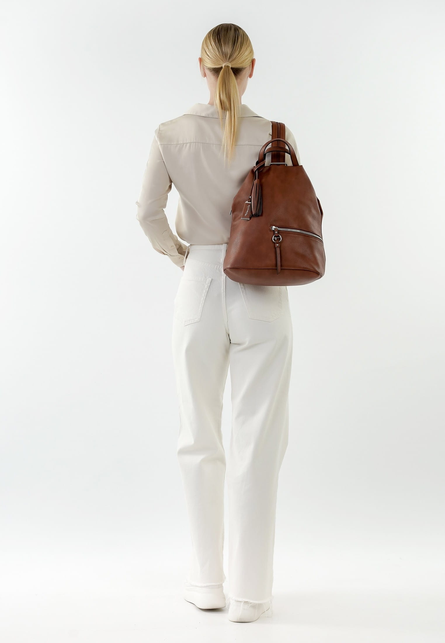 32804700_02 Tamaris Rucksack TAS Nele mittel Braun 32804700 cognac 700