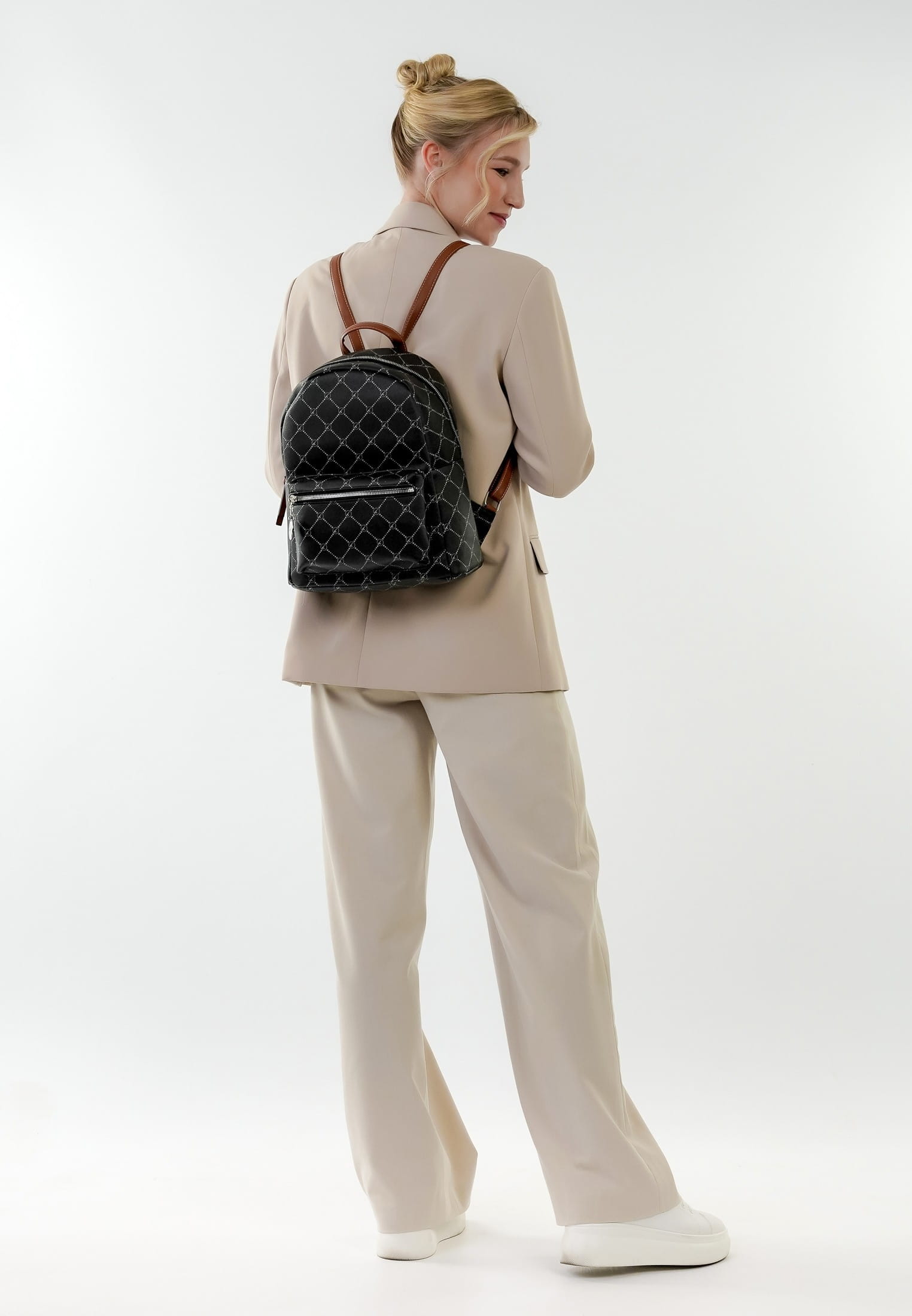 30111100_02 Tamaris Rucksack Anastasia groß Schwarz 30111100 black 100