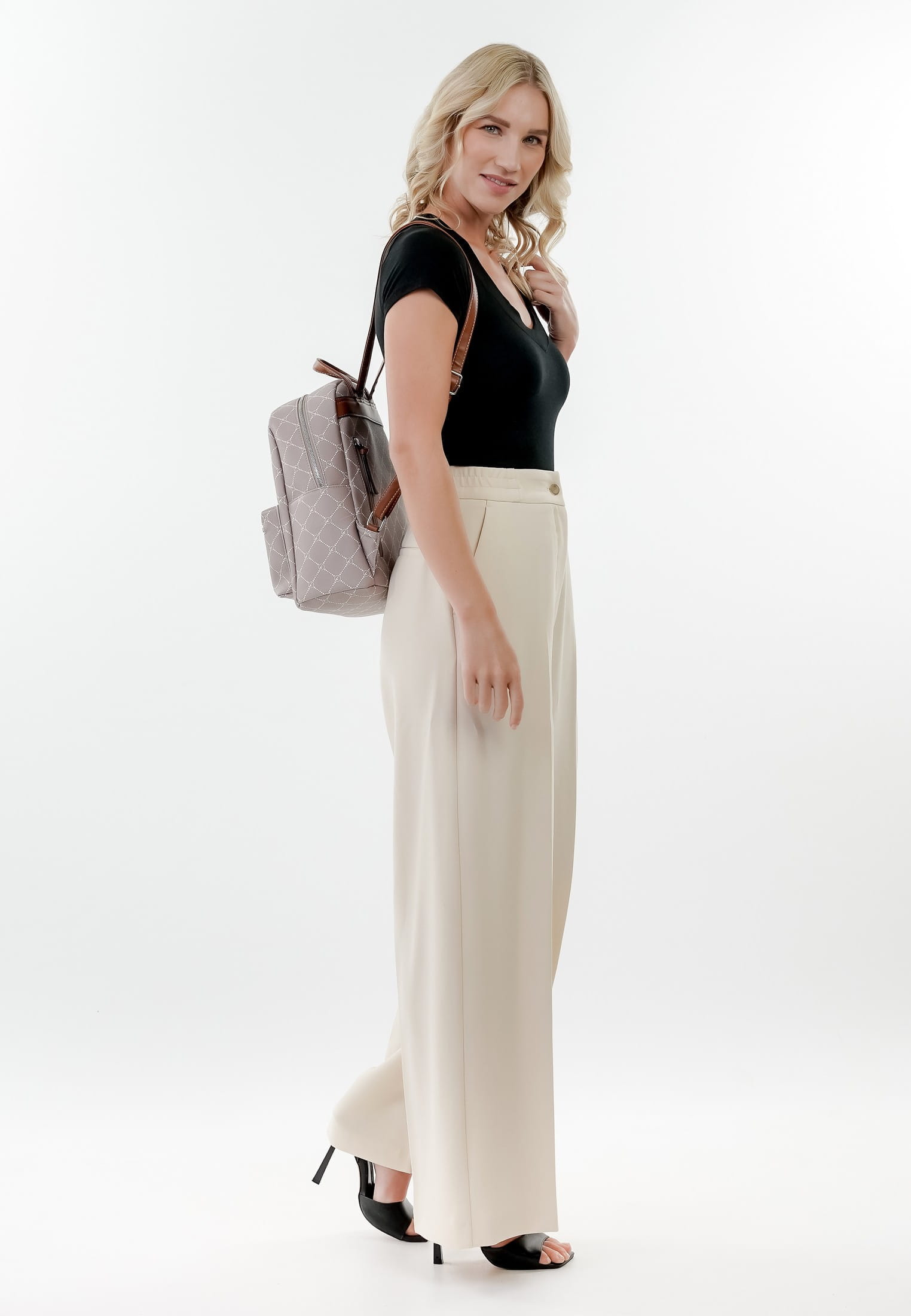 30111900_02 Tamaris Rucksack Anastasia groß Braun 30111900 taupe 900