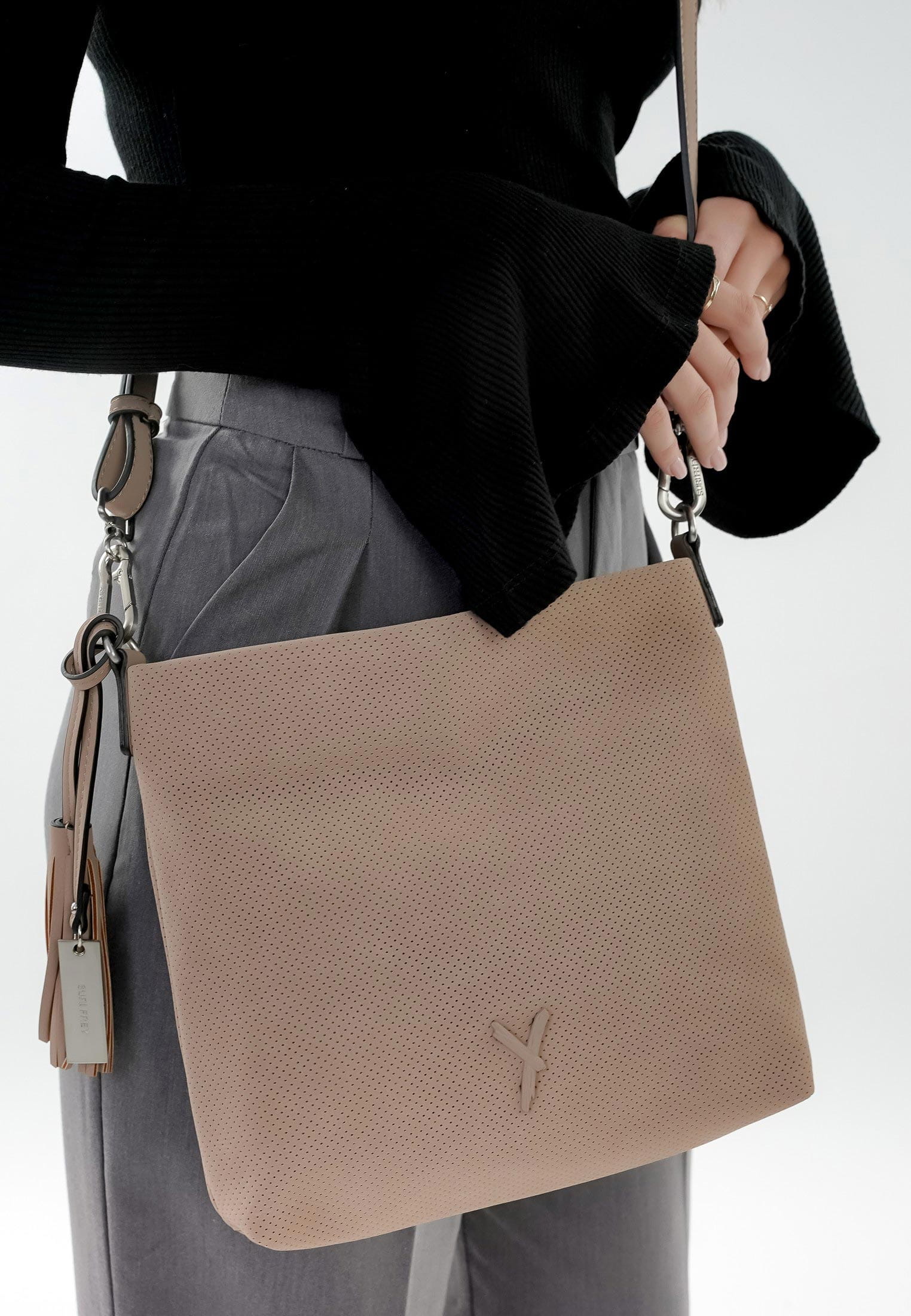 12402420_04 SURI FREY Umhängetasche SFY Romy Beige 12402420 sand 420