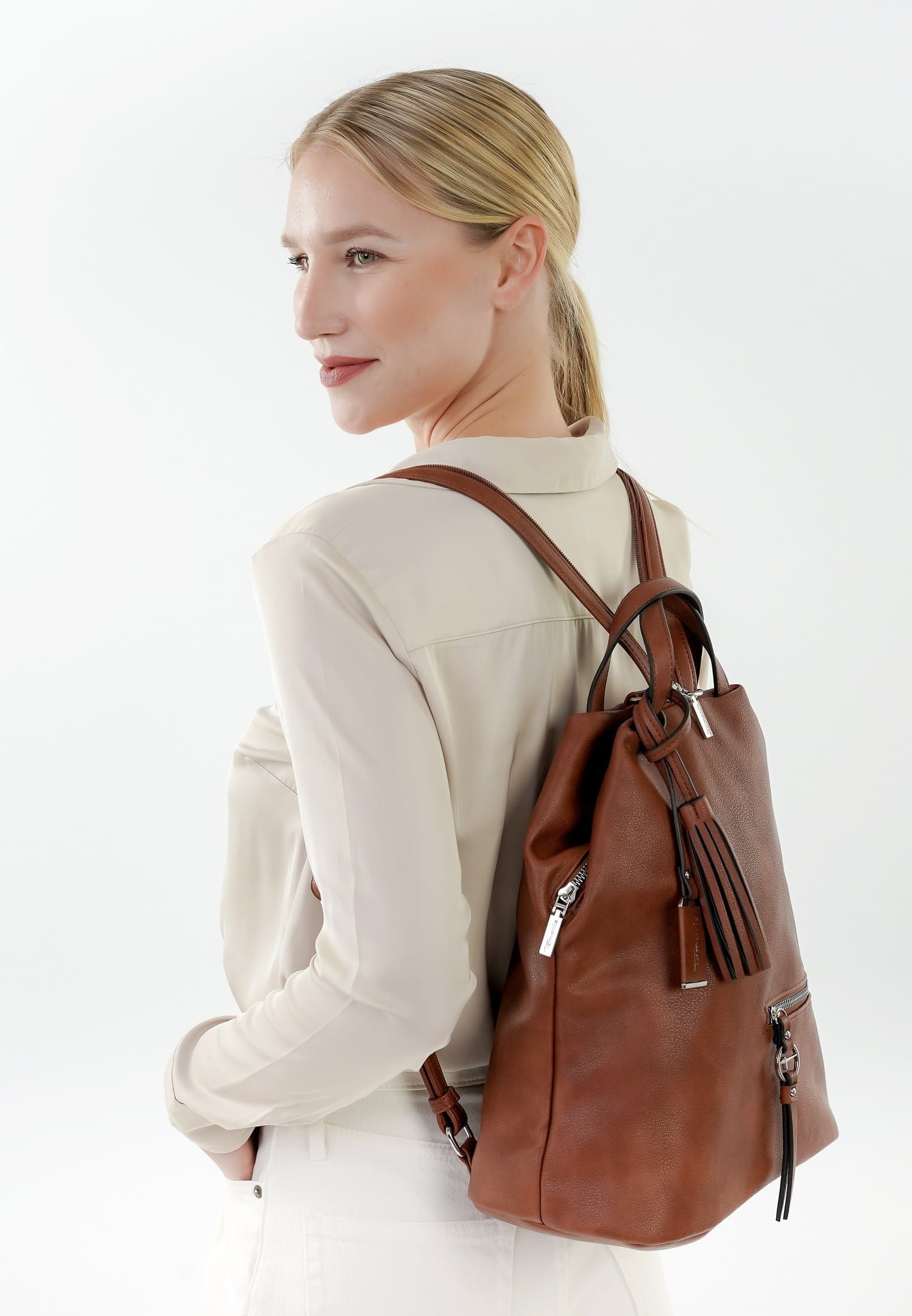32804700_03 Tamaris Rucksack TAS Nele mittel Braun 32804700 cognac 700