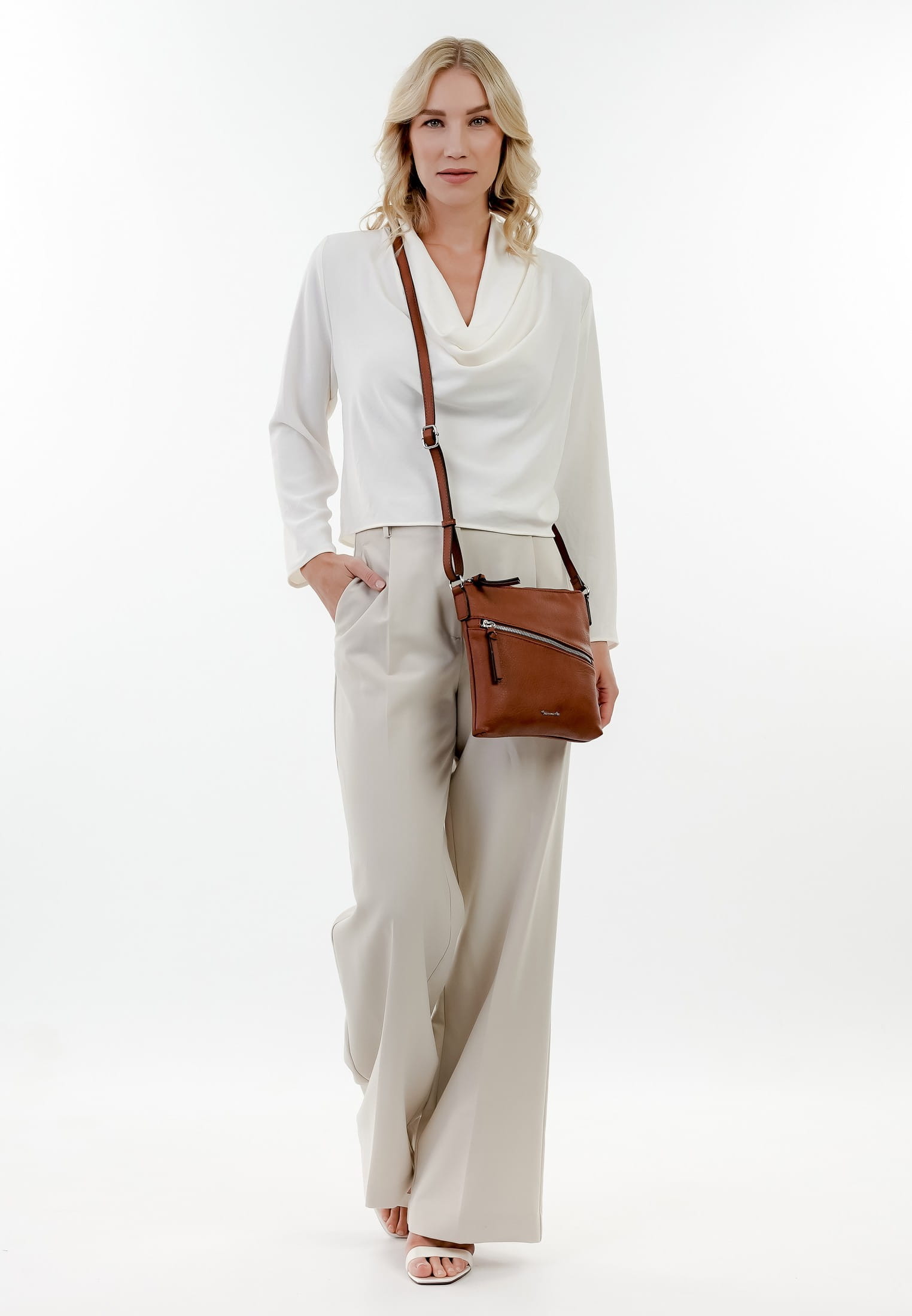 30443700_02 Tamaris Umhängetasche TAS Alessia groß Braun 30443700 cognac 700