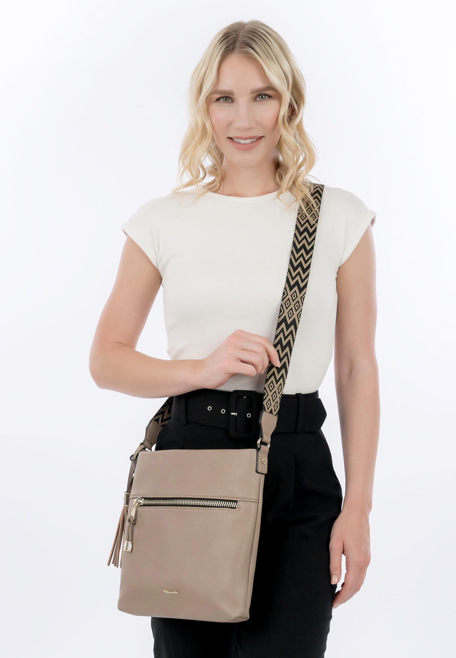 33181900_03 Tamaris Umhängetasche TAS Carissa Braun 33181900 taupe 900
