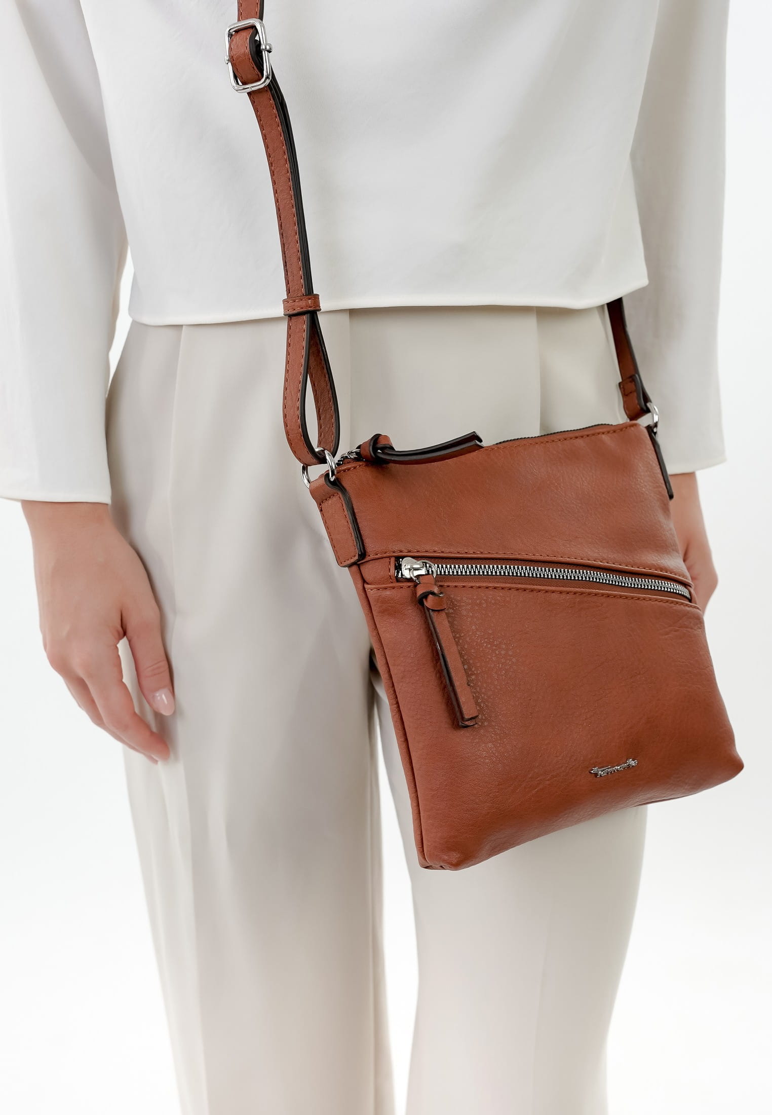 30443700_04 Tamaris Umhängetasche TAS Alessia groß Braun 30443700 cognac 700
