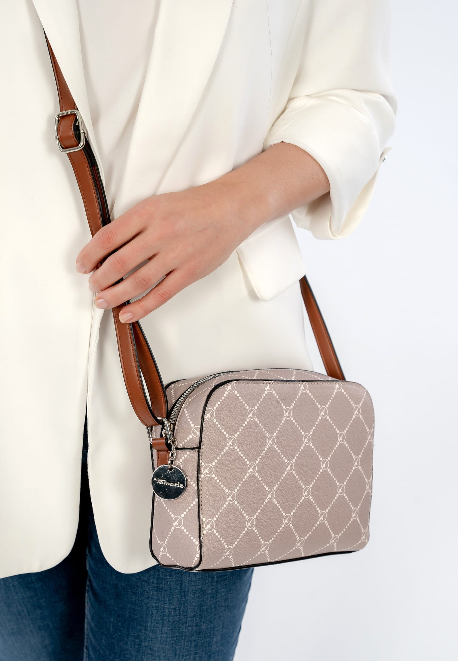 30101900_04 Tamaris Umhängetasche Anastasia klein Braun 30101900 taupe 900